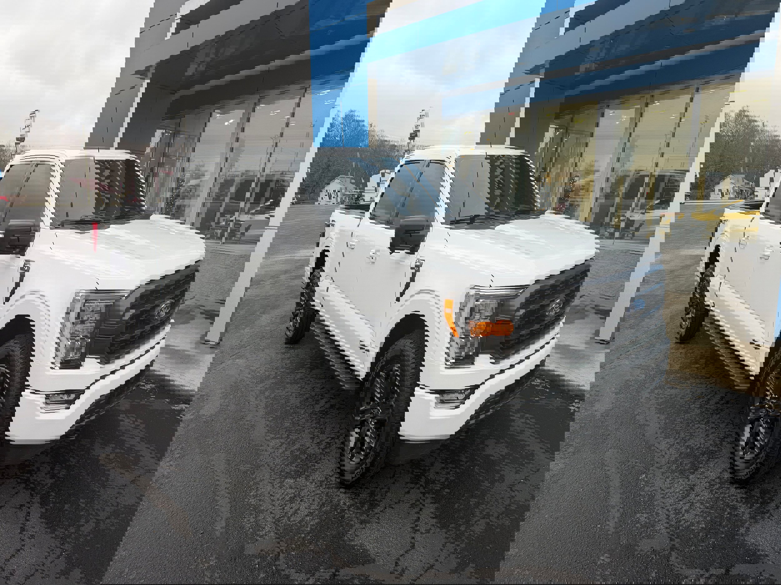 Used 2023 Ford F150 XLT w/ Equipment Group 302A High image 3