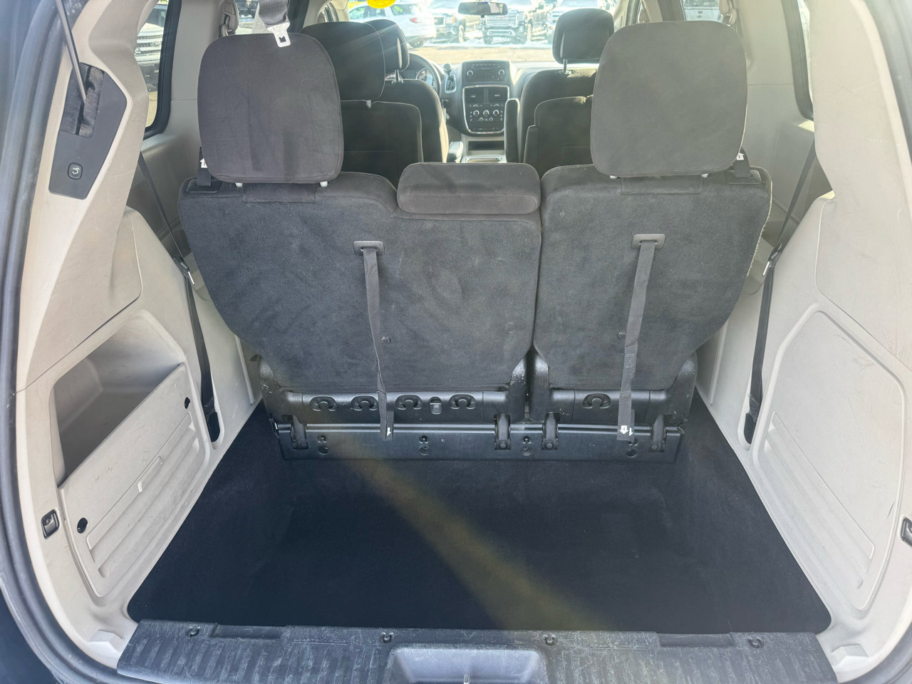 Used 2014 Dodge Grand Caravan SXT image 9