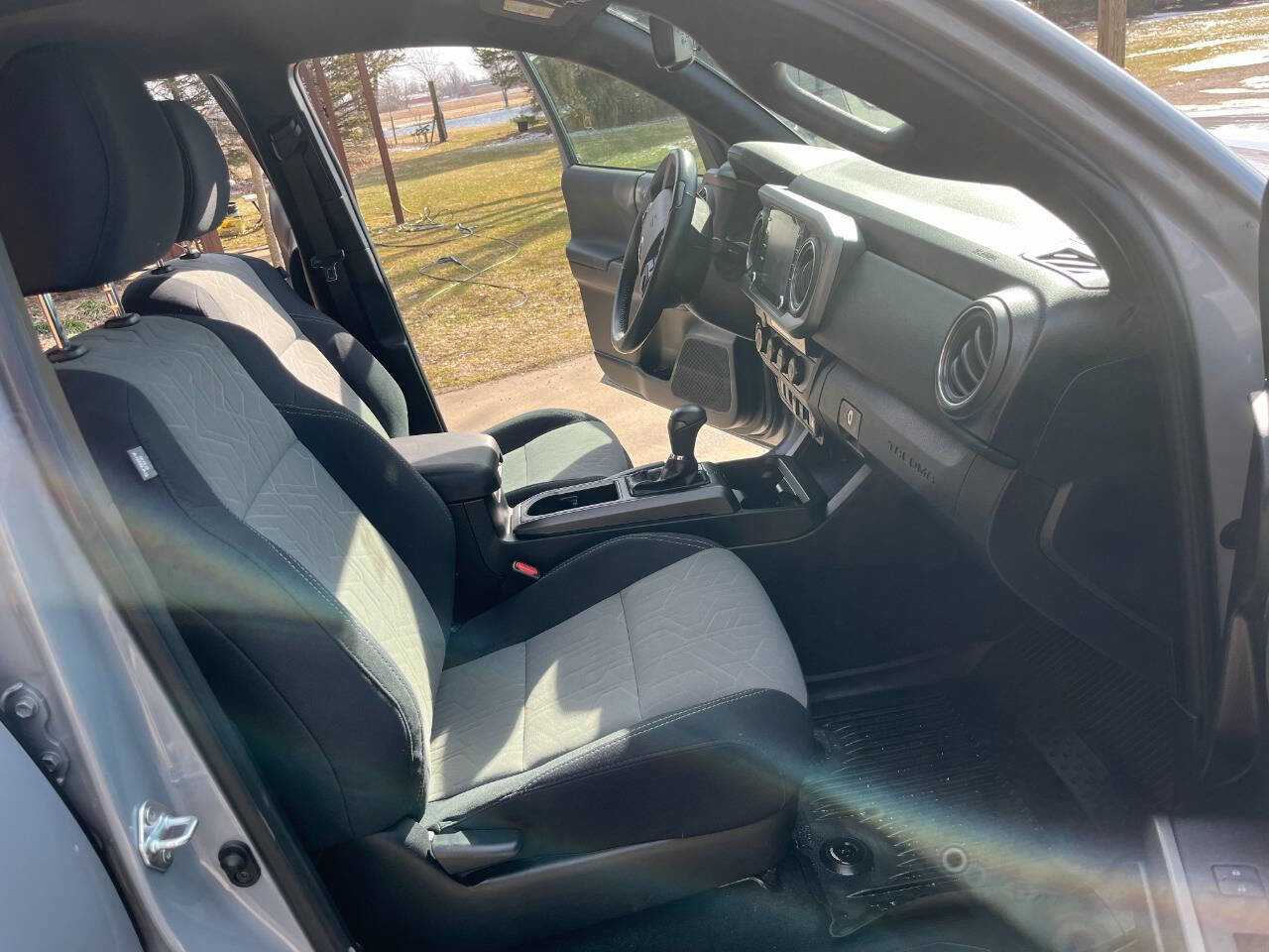 Used 2021 Toyota Tacoma TRD Off-Road image 5