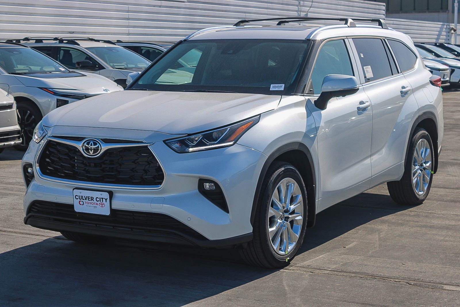 New 2026 Toyota Highlander Limited AWD/4WD image 3