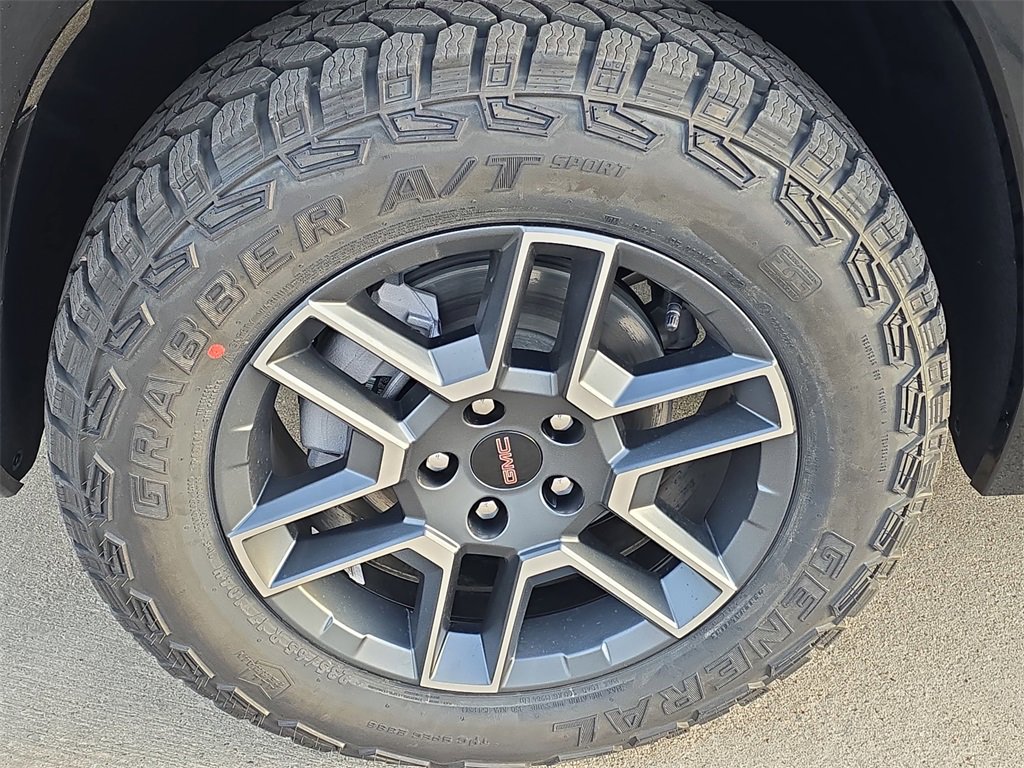 New 2026 GMC Terrain AT4 w/ LPO, Black Badging Package image 31
