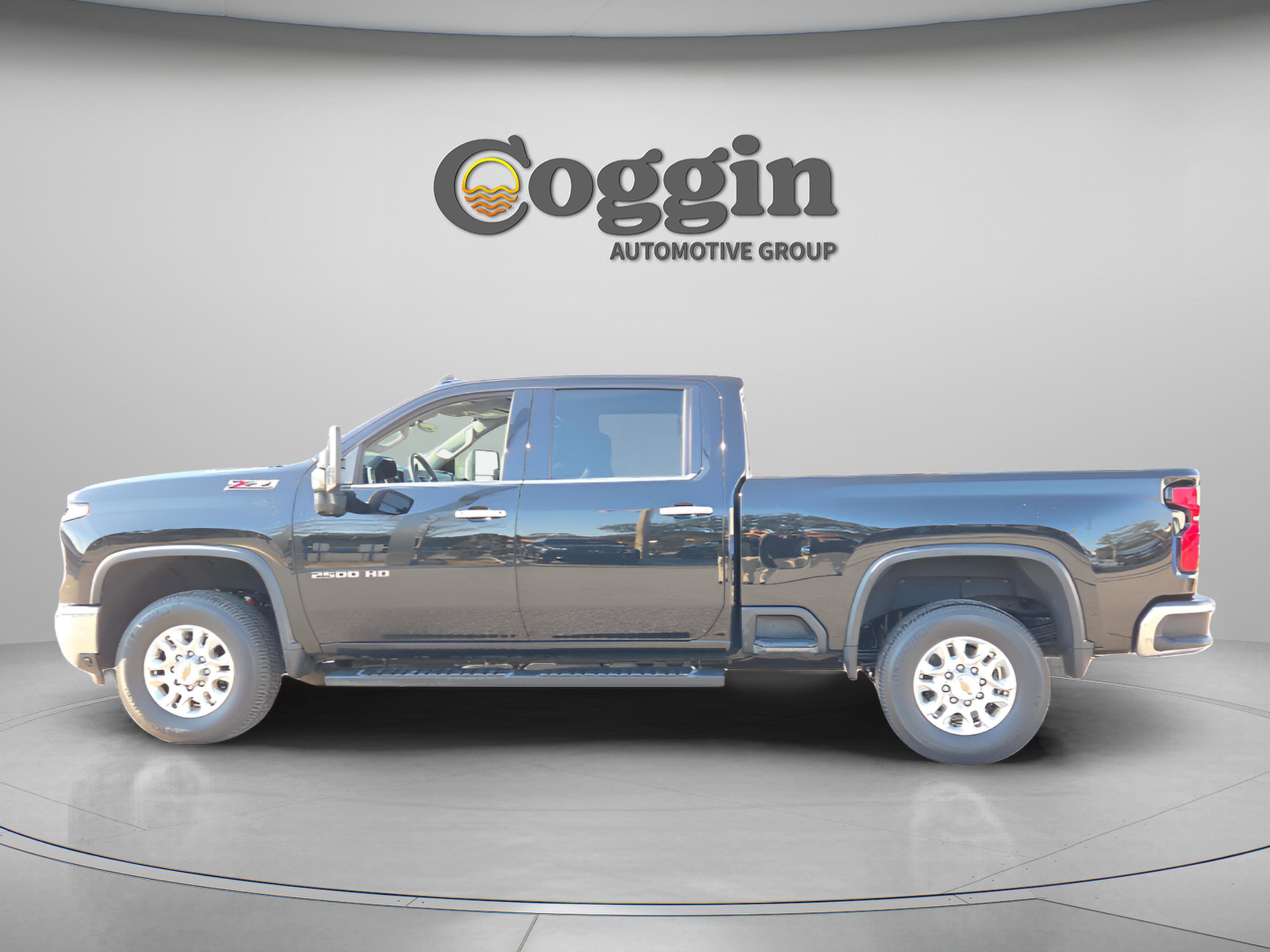 Used 2024 Chevrolet Silverado 2500 LTZ w/ LTZ Premium Package image 3