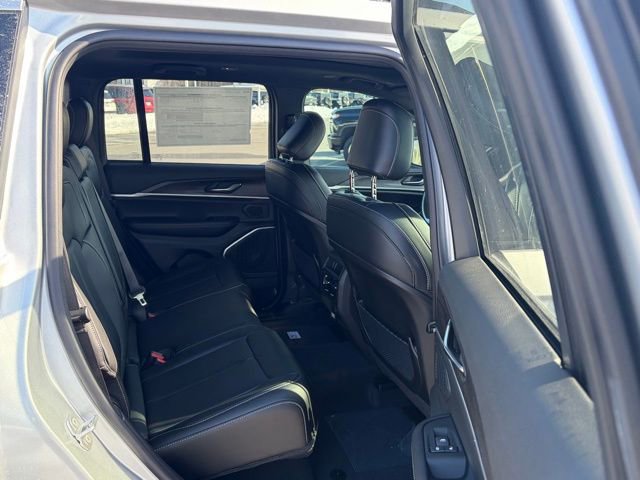 New 2026 Jeep Grand Cherokee Limited w/ Luxury Tech Group II image 32