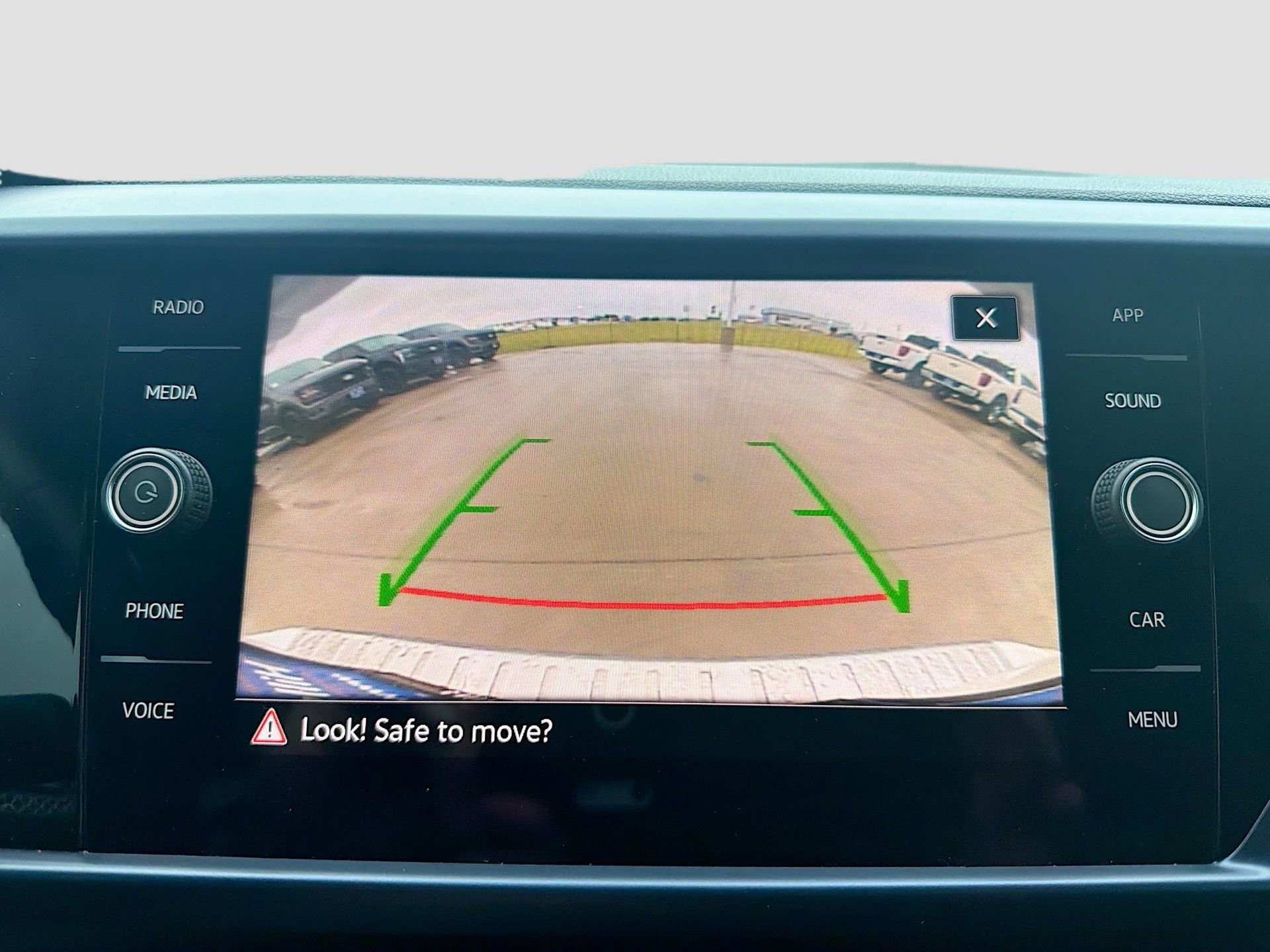 Used 2023 Volkswagen Taos SE w/ Panoramic Sunroof Package image 16