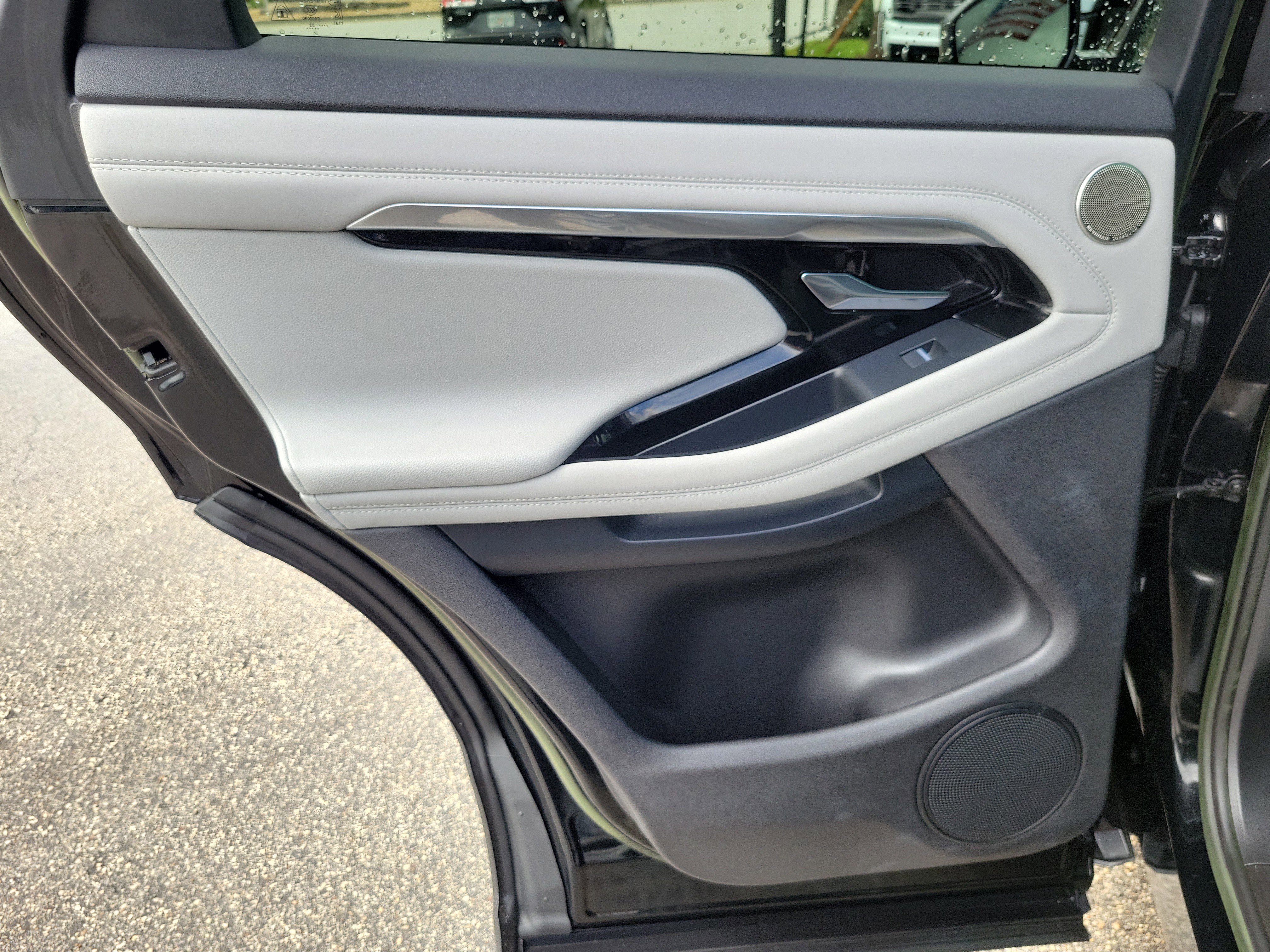 Used 2023 Land Rover Range Rover Evoque R-Dynamic SE image 26