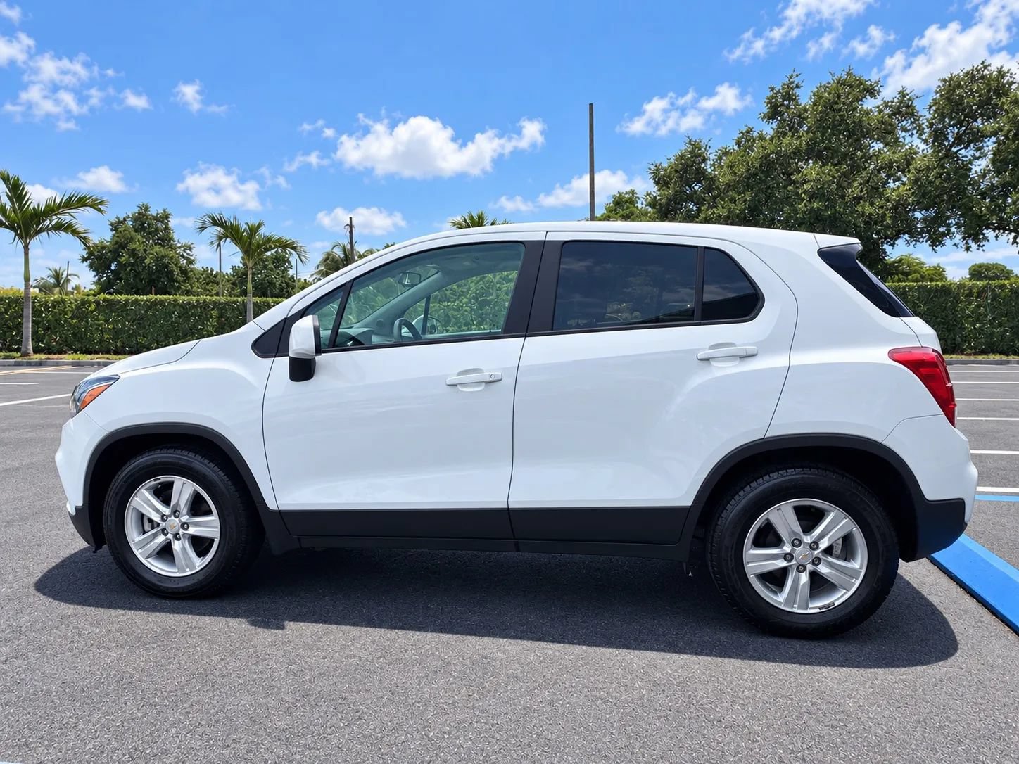 Used 2020 Chevrolet Trax LS w/ Tint and Cruise Package FWD image 8