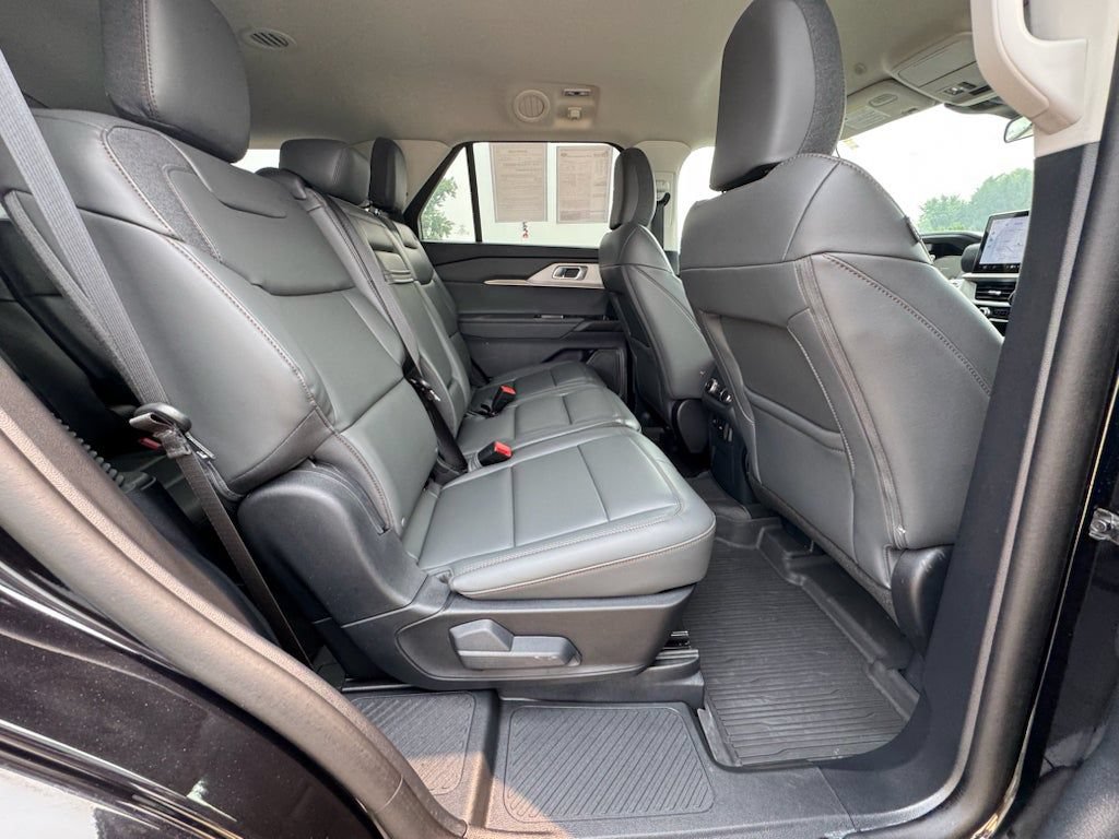 Used 2025 Ford Explorer Active w/ Active Comfort Package AWD/4WD image 29