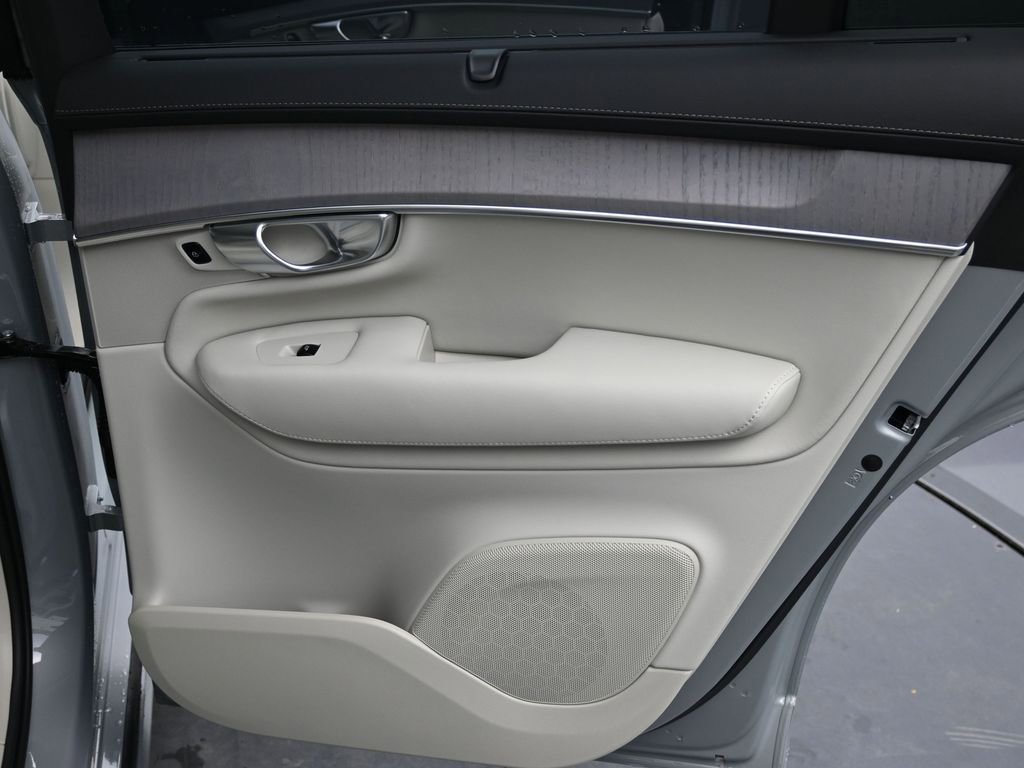 New 2026 Volvo XC90 B6 Ultra w/ Lounge Package image 16