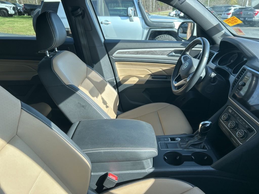 Used 2021 Volkswagen Atlas Cross Sport SE image 3