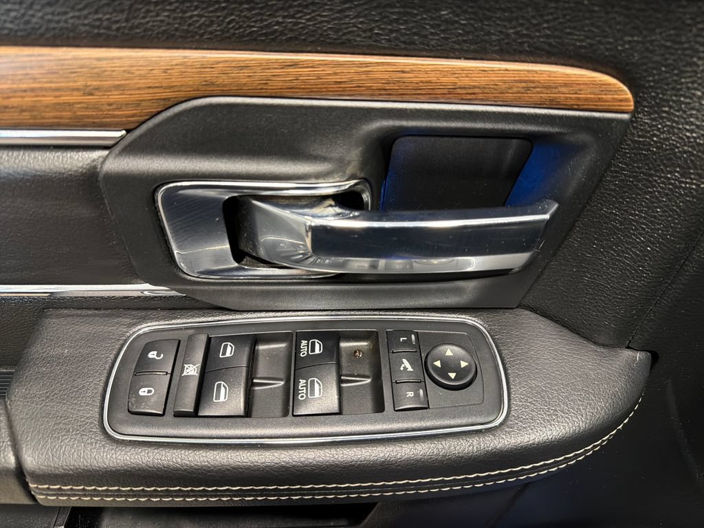 Used 2017 RAM 1500 Laramie w/ Convenience Group AWD/4WD image 17