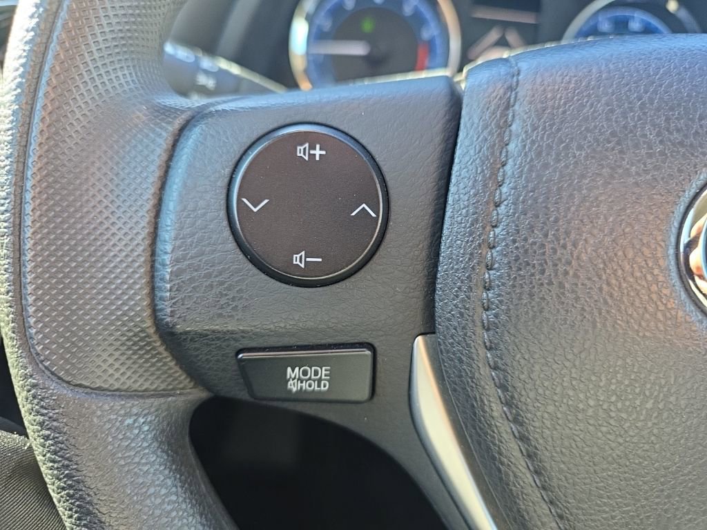 Used 2018 Toyota Corolla LE image 21