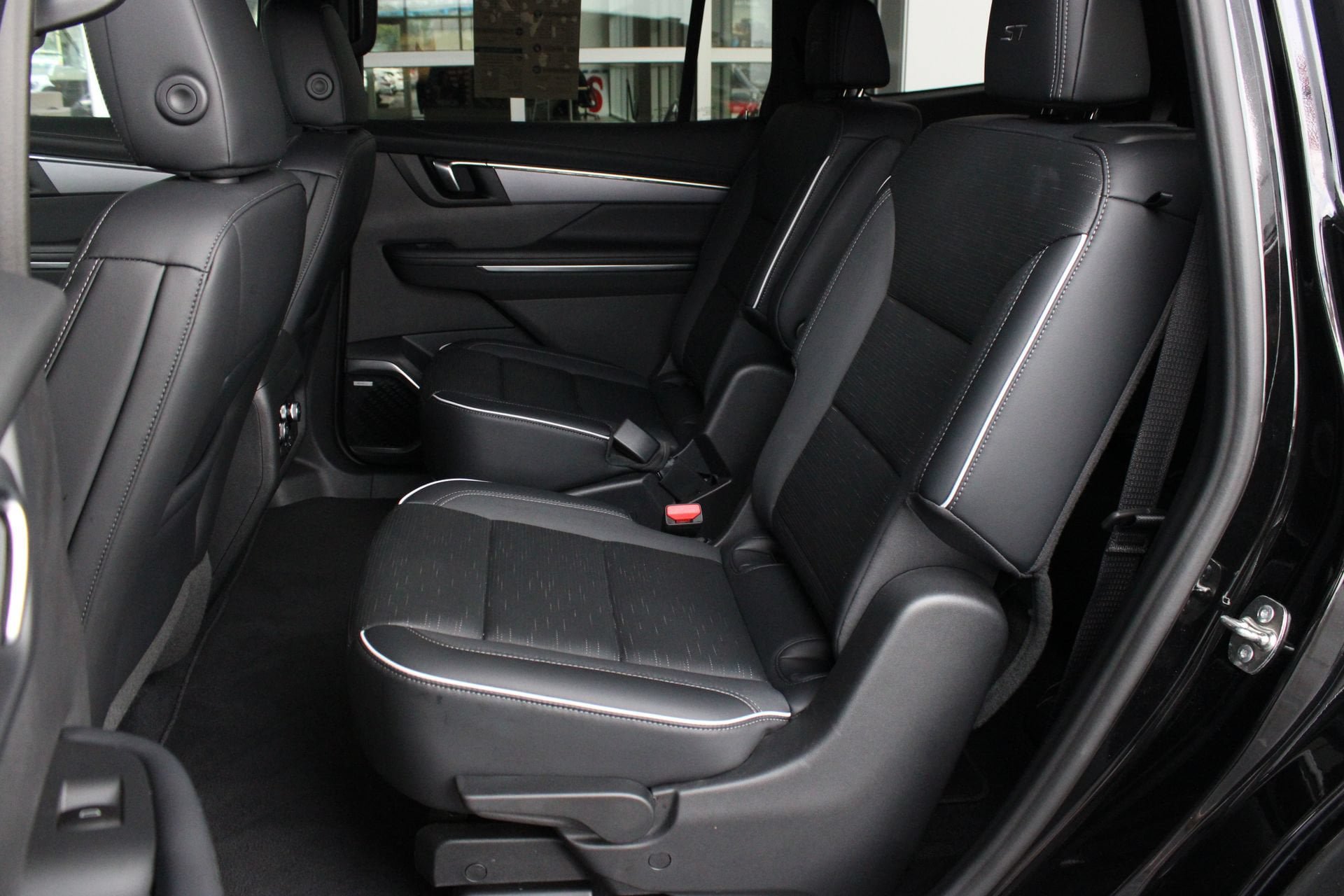 Used 2026 Buick Enclave Sport Touring AWD/4WD image 17