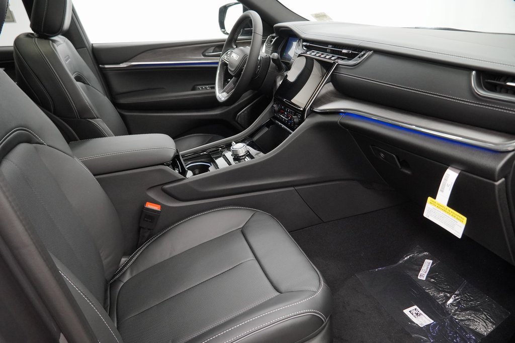 New 2025 Jeep Grand Cherokee Overland w/ Trailer Tow Package image 35