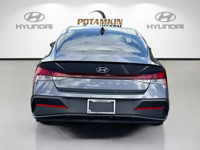 Certified 2025 Hyundai Elantra Sport FWD image 6