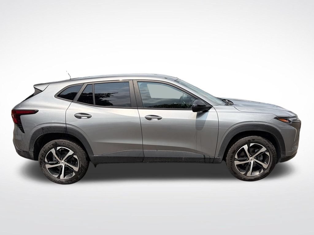 Used 2024 Chevrolet Trax RS w/ Driver Confidence Package FWD image 8