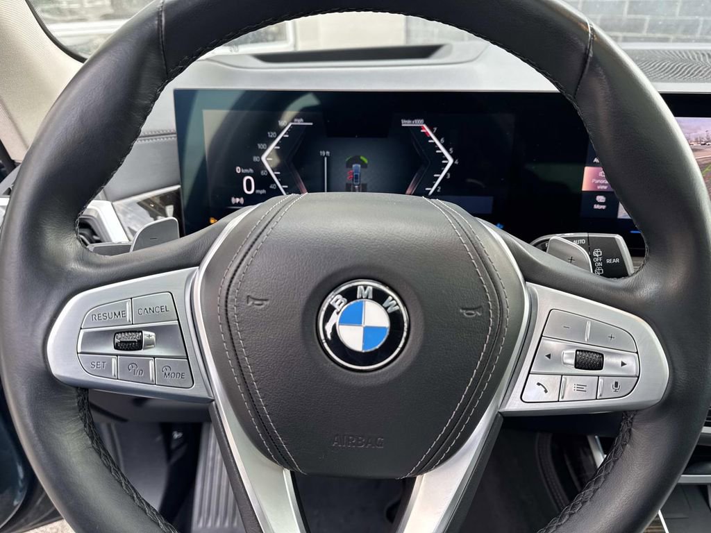 Used 2023 BMW X7 xDrive40i w/ Premium Package image 28