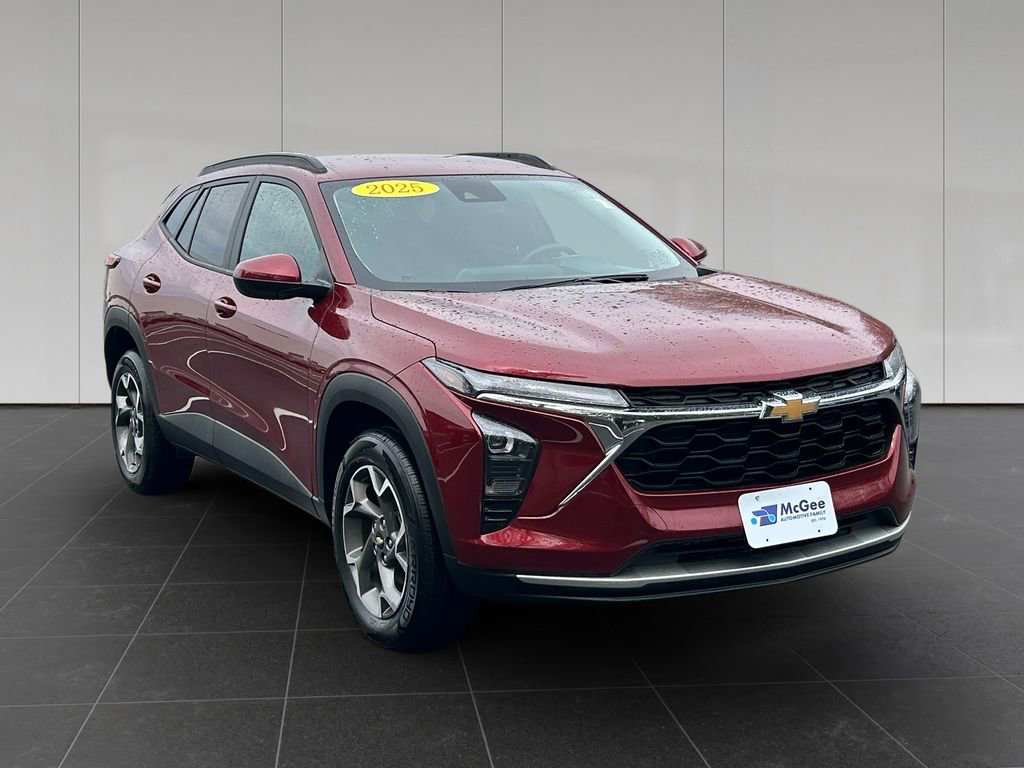 Used 2025 Chevrolet Trax LT FWD image 7