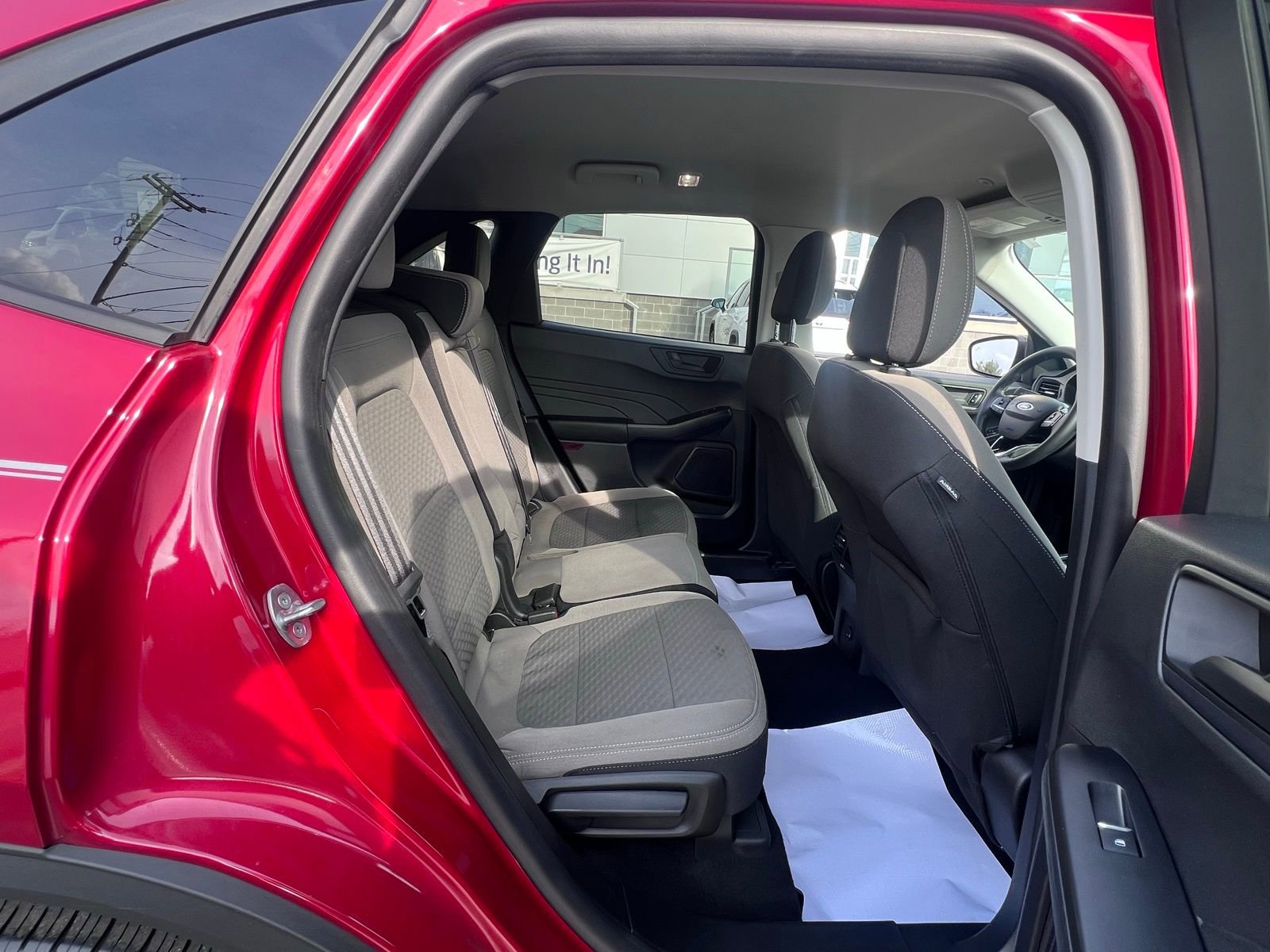 Used 2022 Ford Escape SE w/ SE Sport Appearance Package image 27