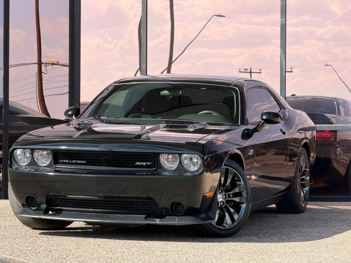 Used 2014 Dodge Challenger SRT8 Core w/ Electronics Convenience Group RWD image 2