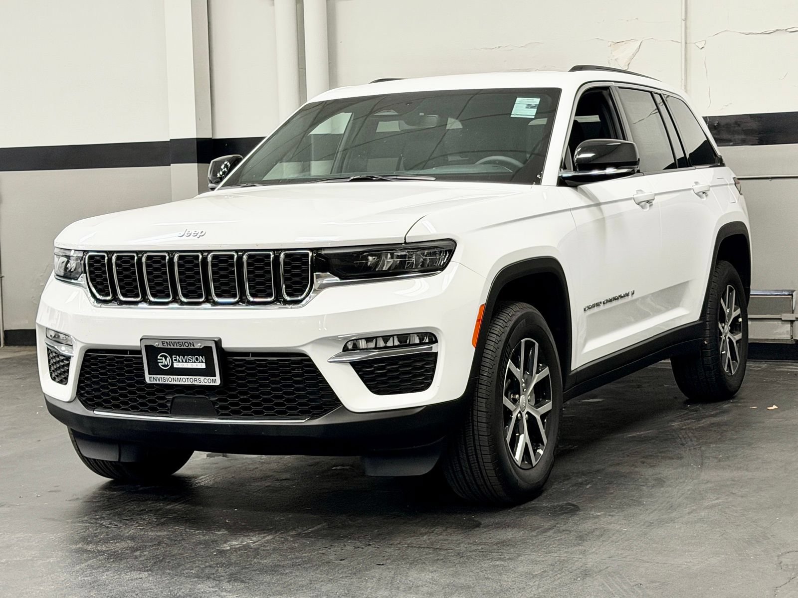 Used 2024 Jeep Grand Cherokee Limited RWD image 7