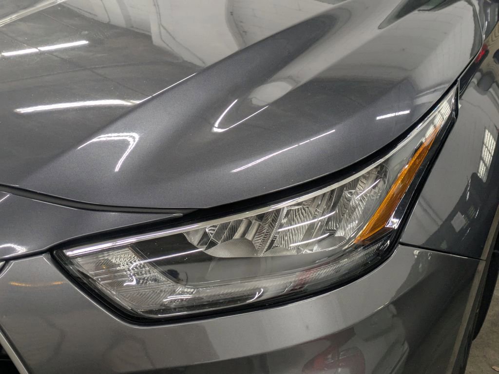 Used 2020 Toyota Highlander XLE image 10