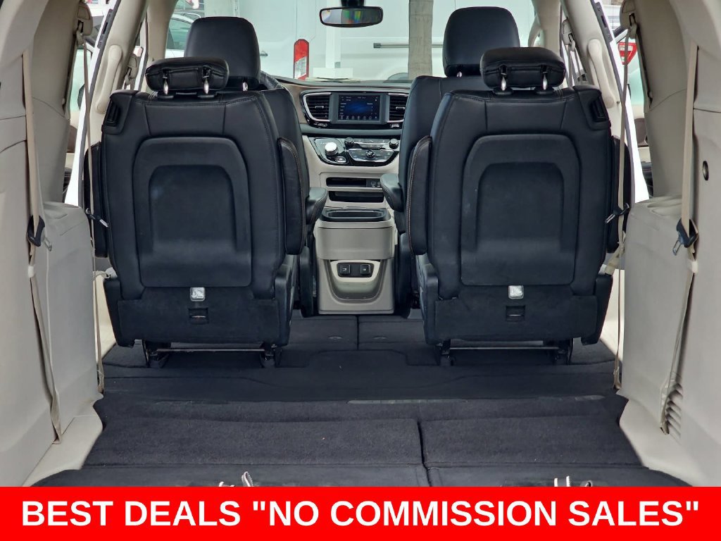 Used 2018 Chrysler Pacifica Touring-L FWD image 13