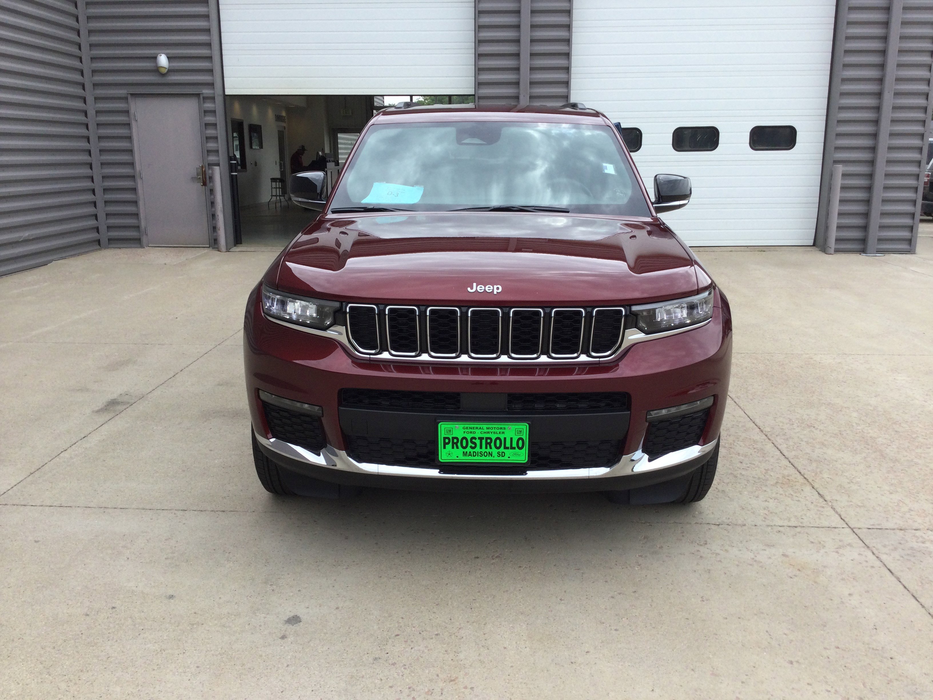 Used 2024 Jeep Grand Cherokee L Limited image 3