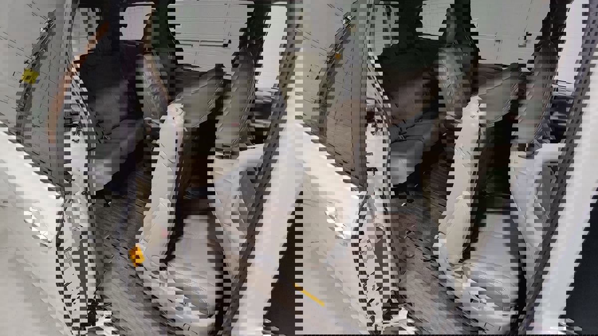 Used 2013 Toyota Sienna Limited w/ Premium Pkg image 16