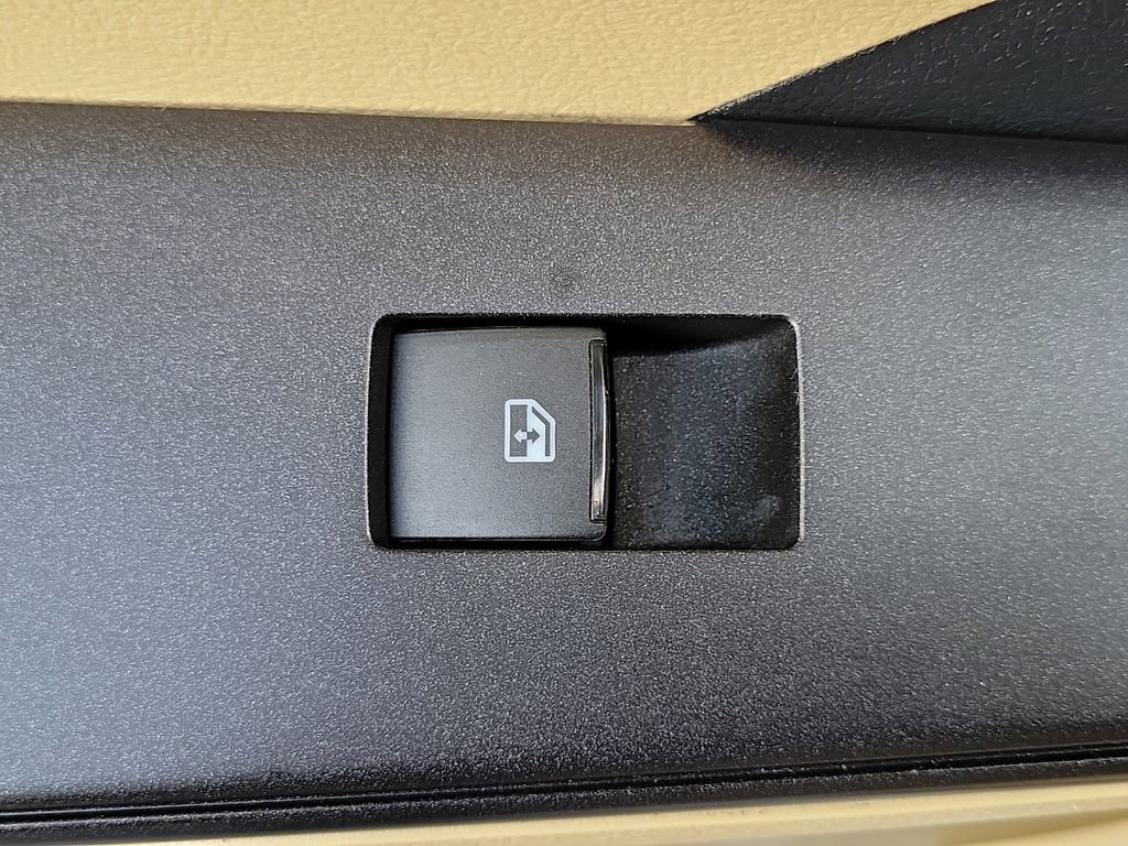 Used 2015 Toyota Camry LE FWD image 17