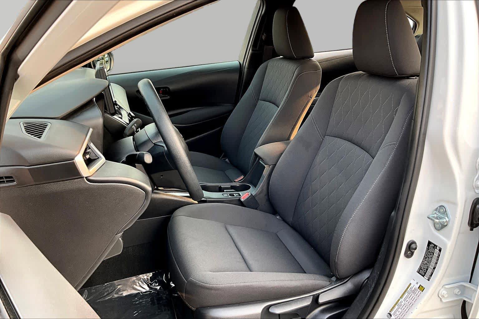 Used 2025 Toyota Corolla LE FWD image 8