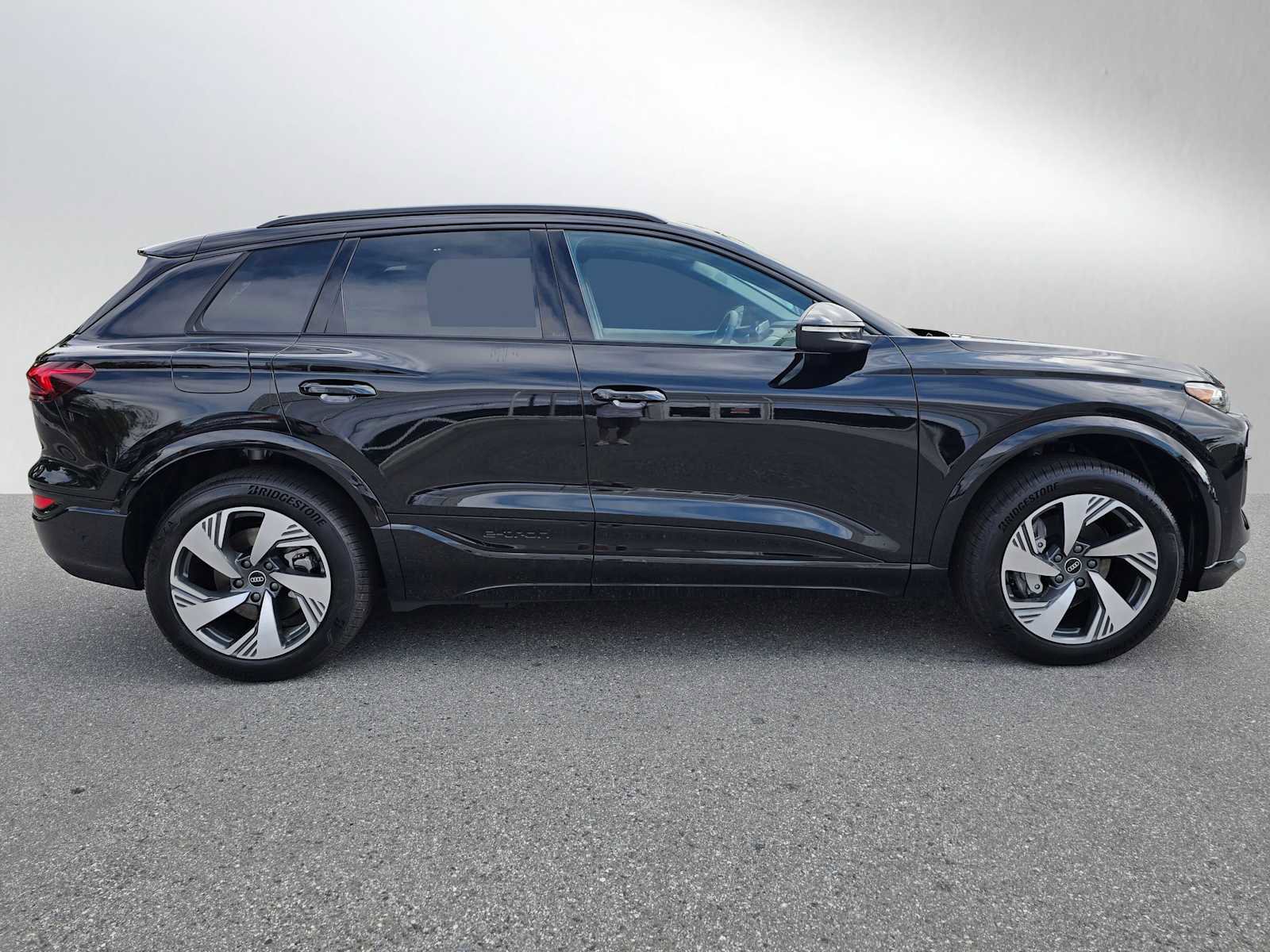 New 2025 Audi Q6 e-tron Premium Plus image 2