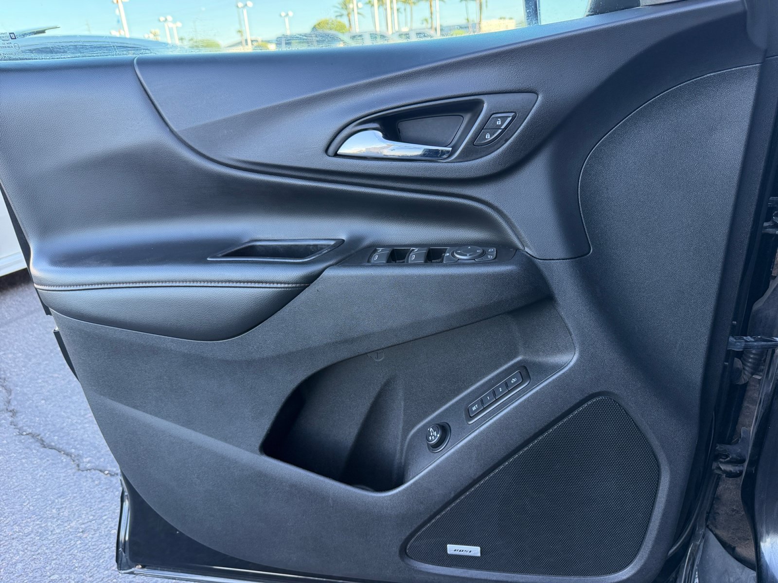 Used 2018 Chevrolet Equinox Premier FWD image 13
