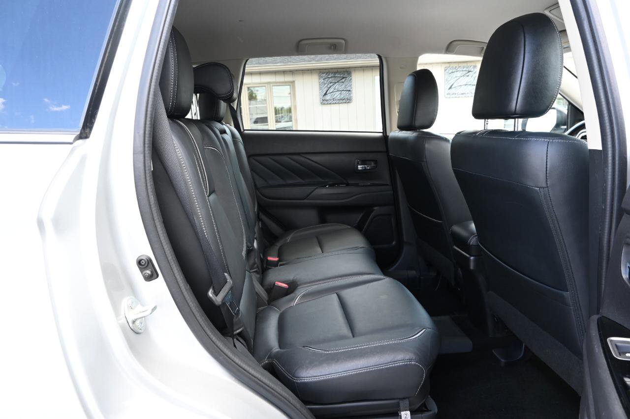 Used 2018 Mitsubishi Outlander SEL AWD/4WD image 35