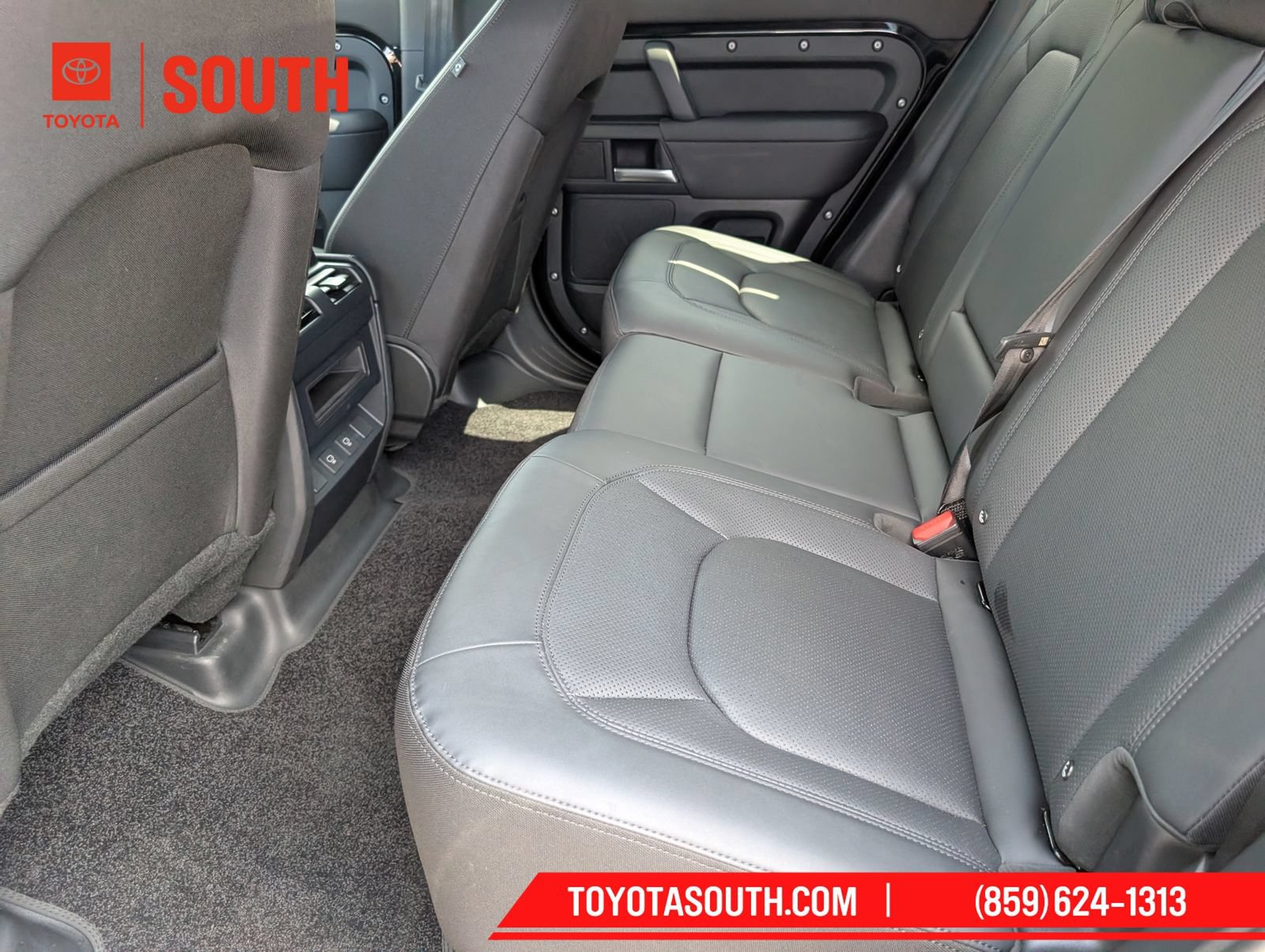 Used 2025 Land Rover Defender 110 S AWD/4WD image 11