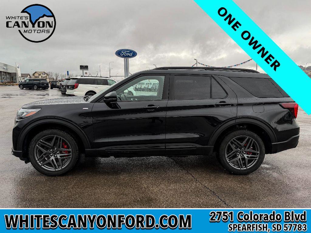 Used 2025 Ford Explorer ST-Line w/ ST-Line Street Pack image 2