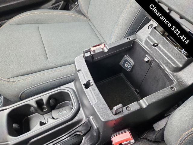 Used 2025 Jeep Wrangler Unlimited Sahara w/ Safety Group AWD/4WD image 43