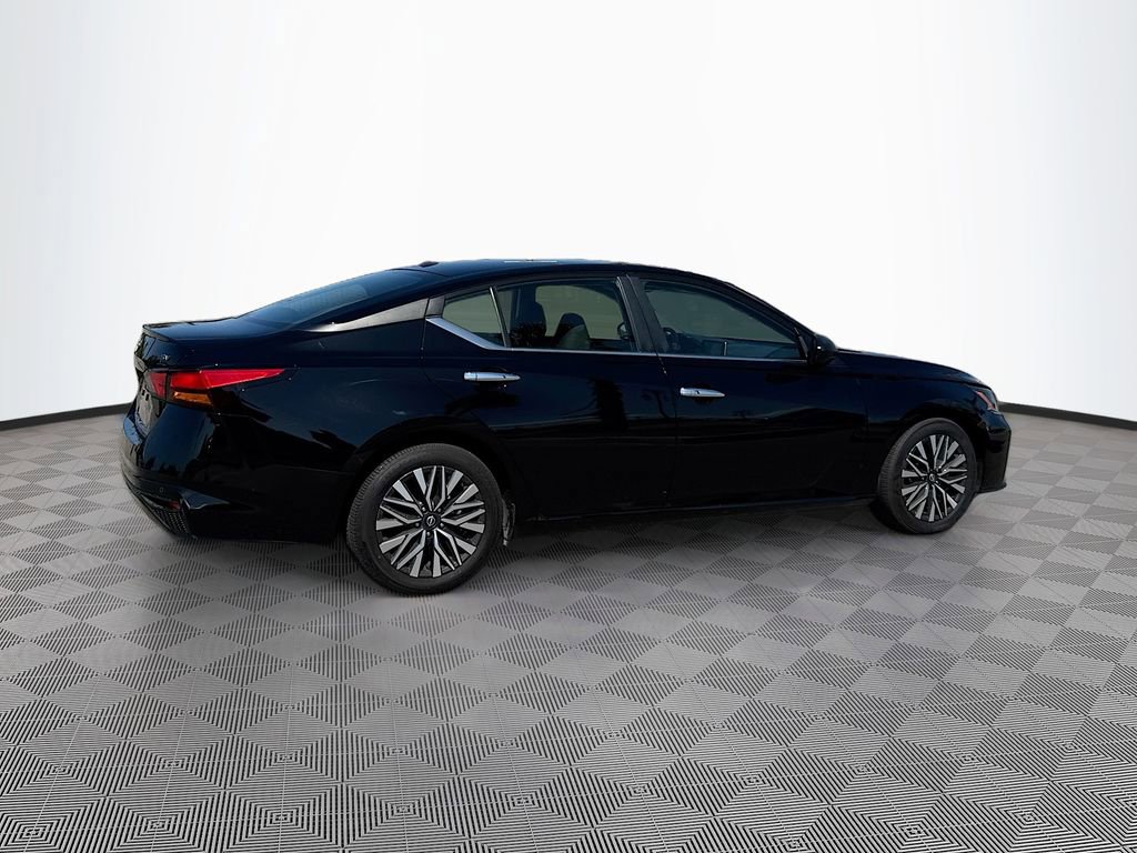 Used 2024 Nissan Altima 2.5 SV FWD image 5