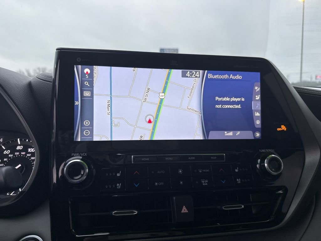 Used 2021 Toyota Highlander Limited image 18