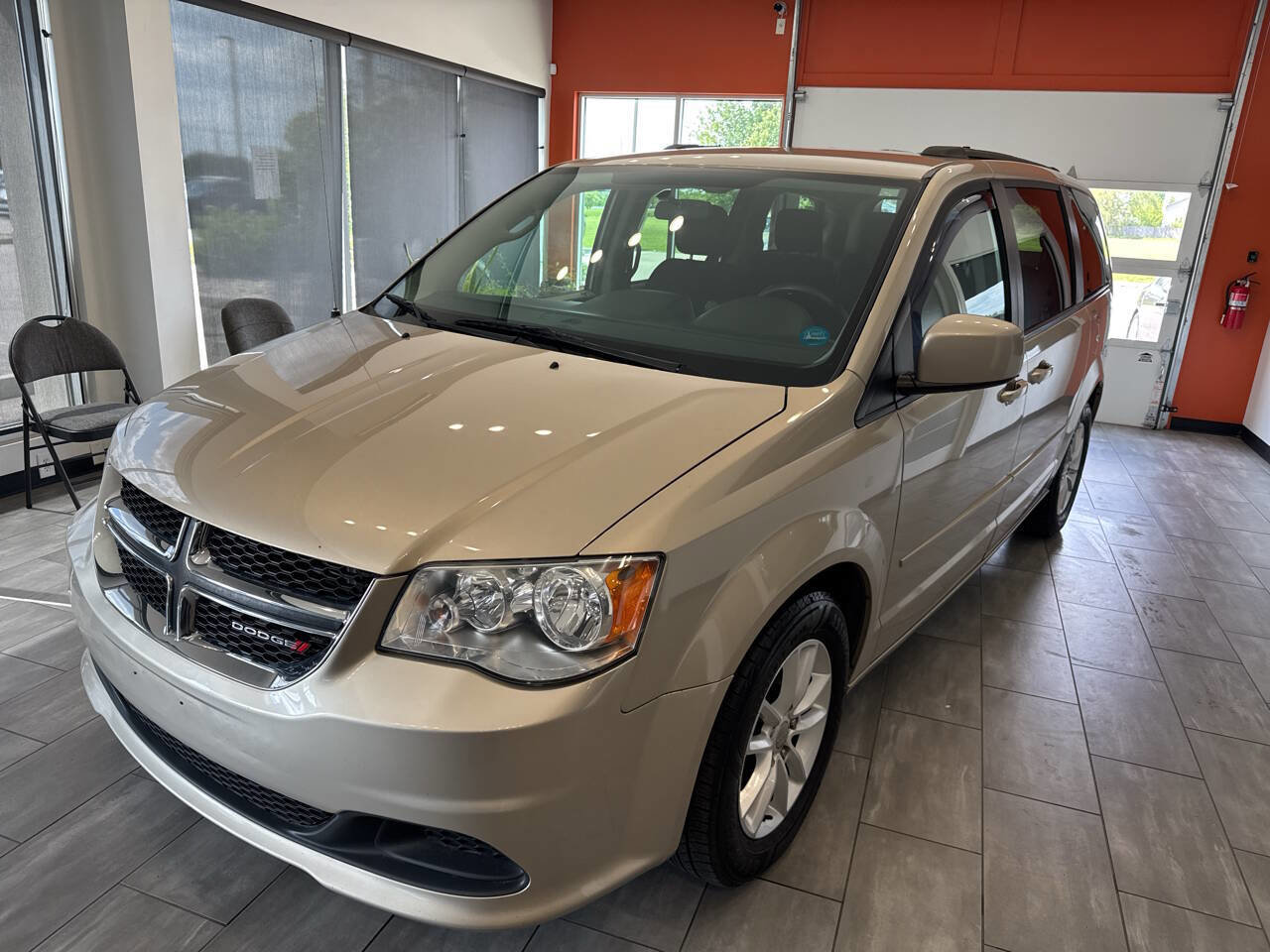 Used 2016 Dodge Grand Caravan SXT w/ Rear Park Assist Package FWD image 9