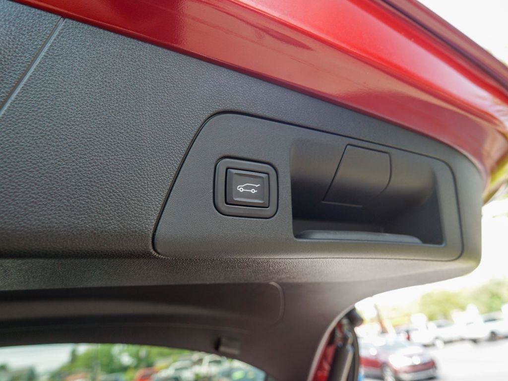 Used 2022 Buick Envision Essence w/ Technology Package II FWD image 11