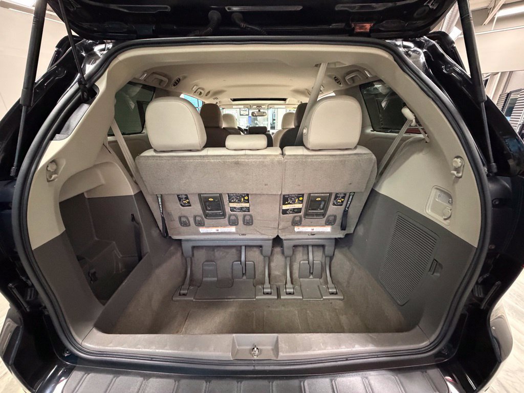 Used 2016 Toyota Sienna XLE w/ XLE Navigation Package FWD image 51