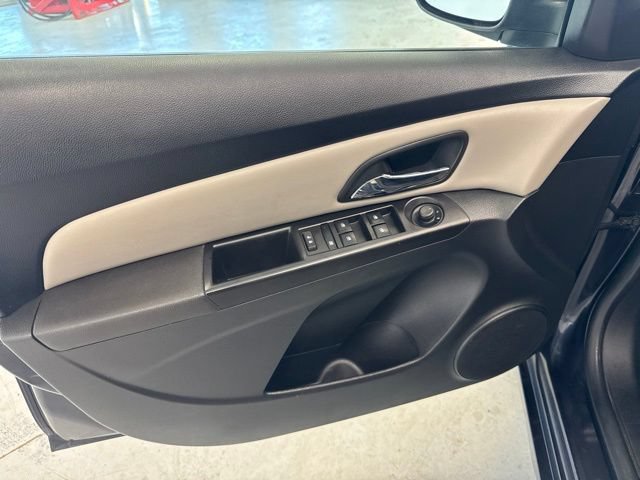 Used 2015 Chevrolet Cruze LS FWD image 17