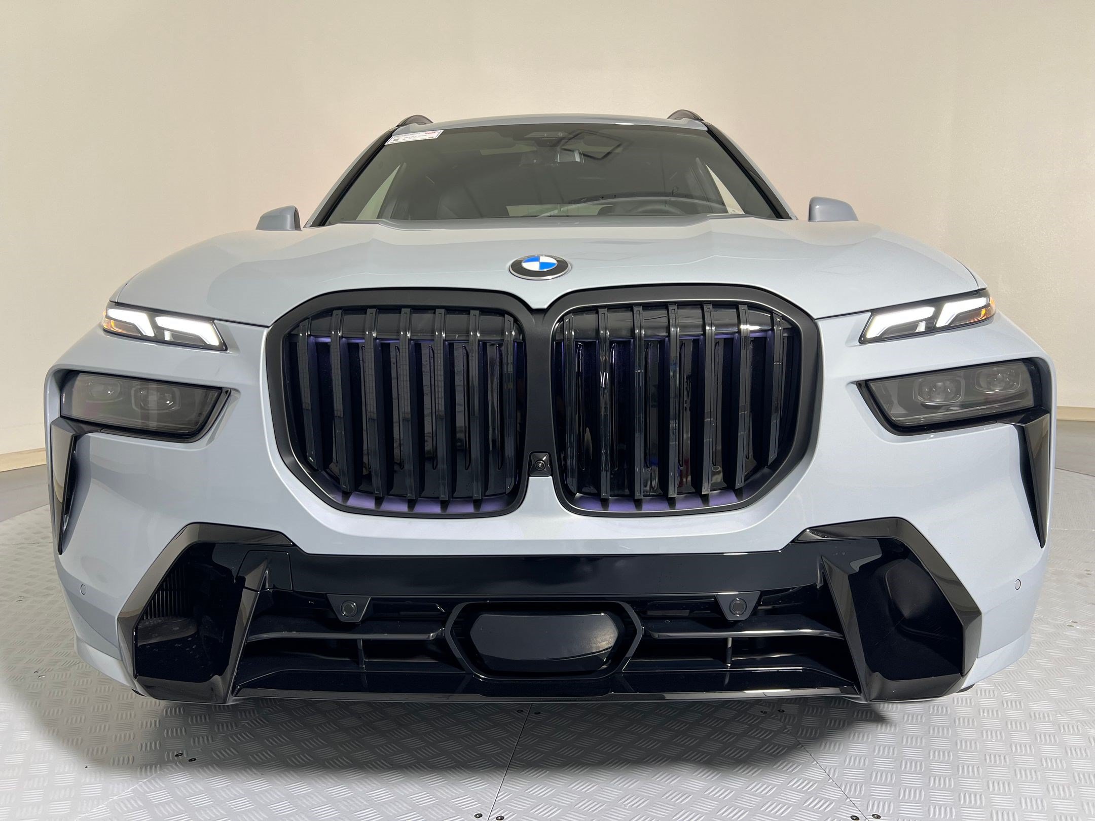 Used 2026 BMW X7 xDrive40i w/ M Sport Package AWD/4WD image 5