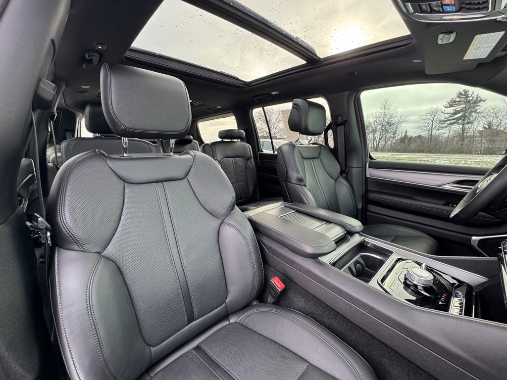 Used 2024 Jeep Wagoneer Series II image 30