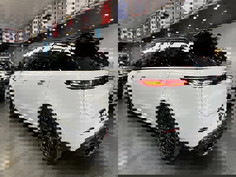 Used 2025 Land Rover Range Rover Sport SE image 6