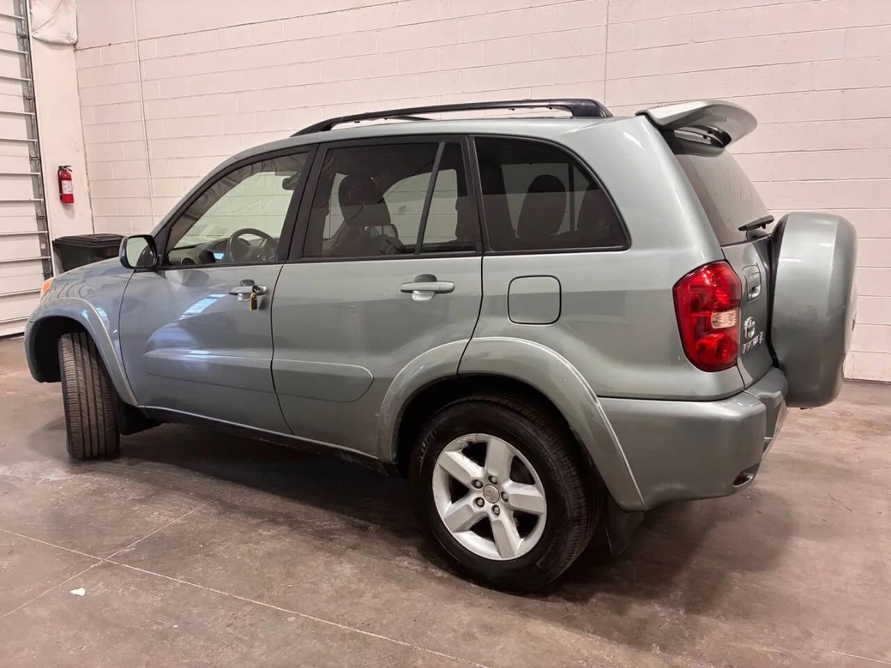 Used 2005 Toyota RAV4 4WD image 4