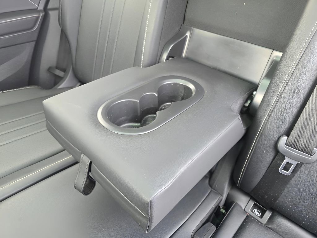 Used 2022 Volkswagen Tiguan SE R-Line image 26