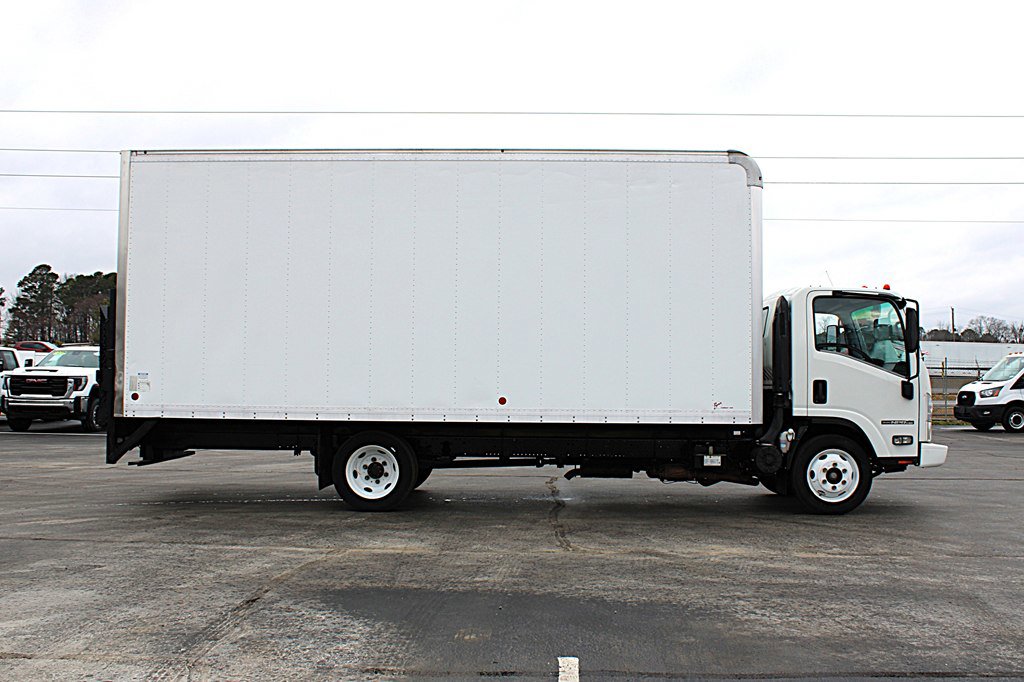 Used 2019 Isuzu NPR image 7