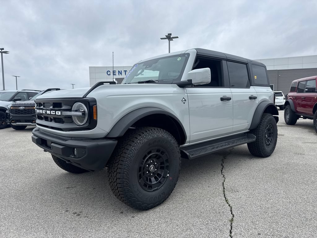 New 2026 Ford Bronco Outer Banks w/ Sasquatch Package AWD/4WD image 2