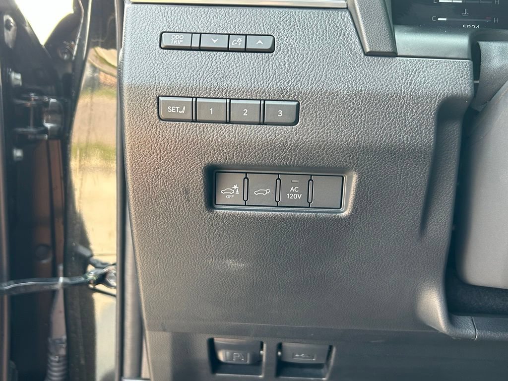 Used 2025 Lexus GX 550 w/ Accessory Package (2T) AWD/4WD image 15